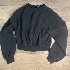 black cropped long sleeve sweater